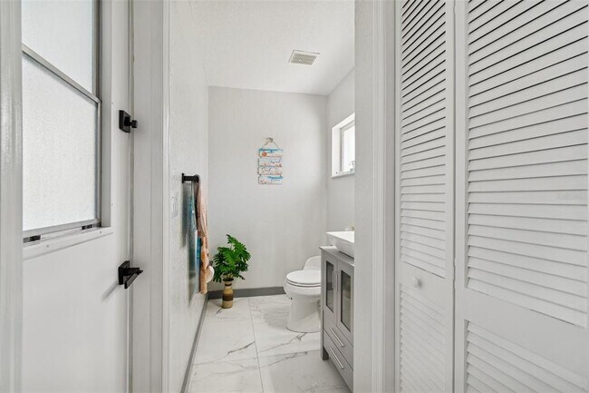 Building Photo - 1062 Greenturf Rd