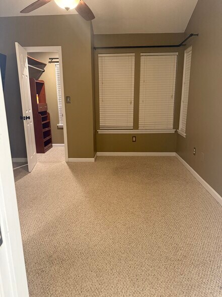 Building Photo - 203 Lyons Cove Dr