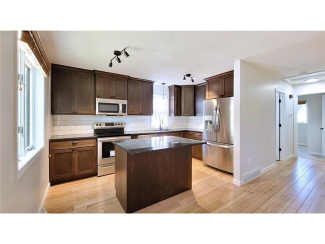 Building Photo - 512 Nelson Ct
