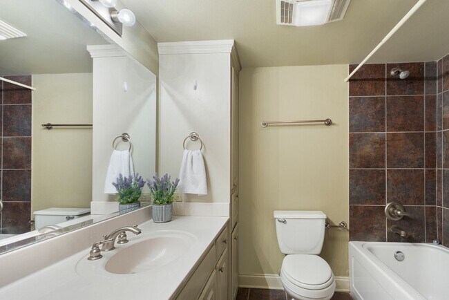 Building Photo - 2BR 2BA Condo Downtown (Riverview Condomin...