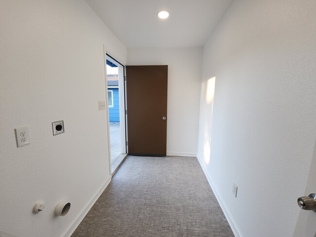 Building Photo - 1530 Aloha St