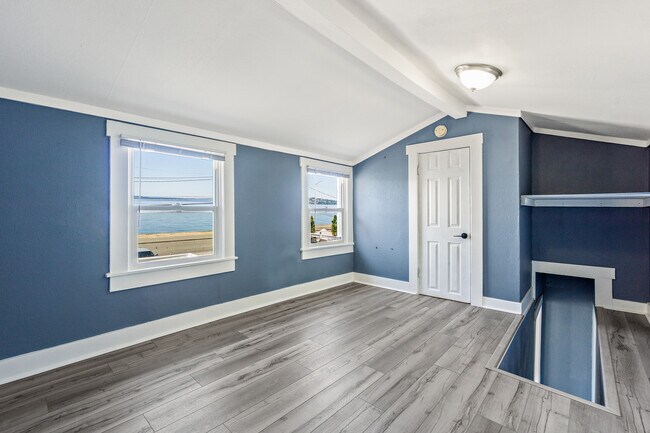 Building Photo - 1310 Alki Ave SW