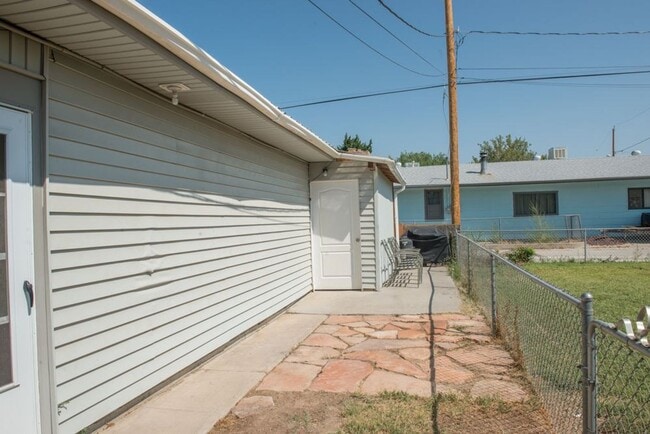 Building Photo - 1 Bed 3/4 Bath basement apartments by CMU ...