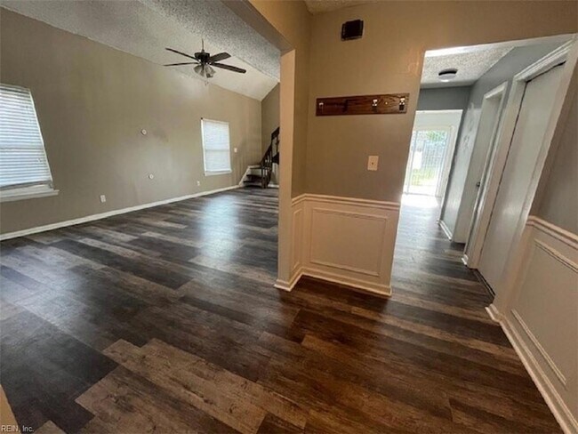 Building Photo - 1720 Rueger St