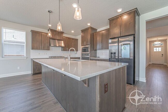 Building Photo - 4837 S 16th Dr