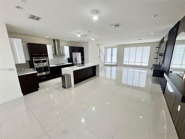 Building Photo - 6423 NW 105th Ct