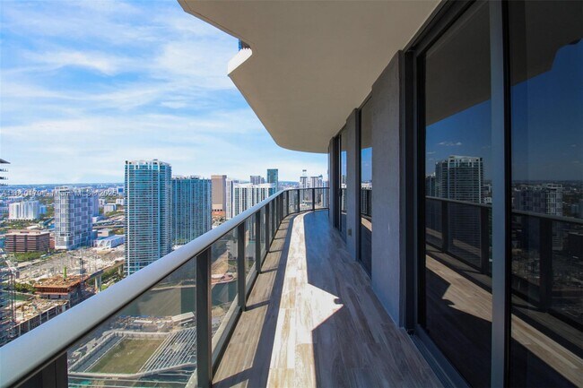Building Photo - 801 S Miami Ave