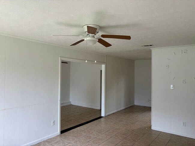 Building Photo - Lease w Option to Purchase available