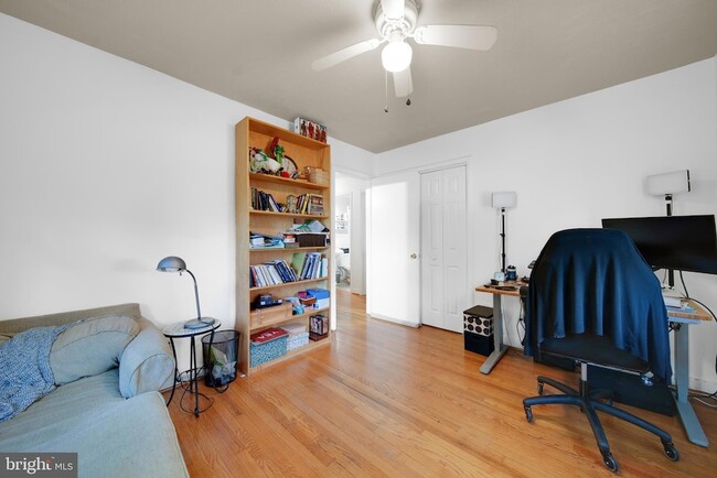 Building Photo - 10502 Glenhaven Dr