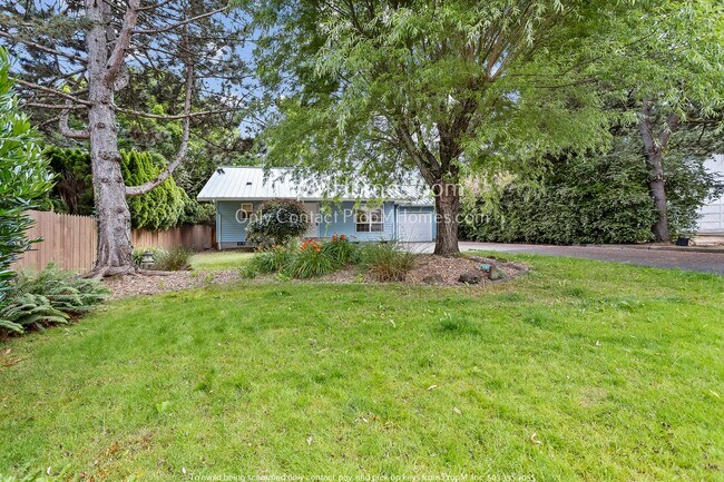 Building Photo - Lake Oswego Two Bedroom Home - New Updated Kitchen Coming Soon!