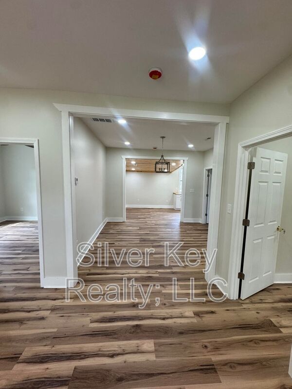 Building Photo - 3663 Sweetwater Vonore Rd