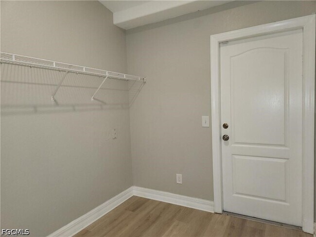 Building Photo - 827 NE 23rd Terrace