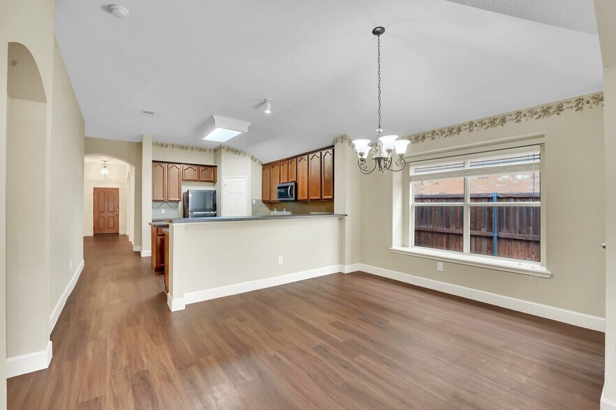 Building Photo - 12618 Red Hawk Dr