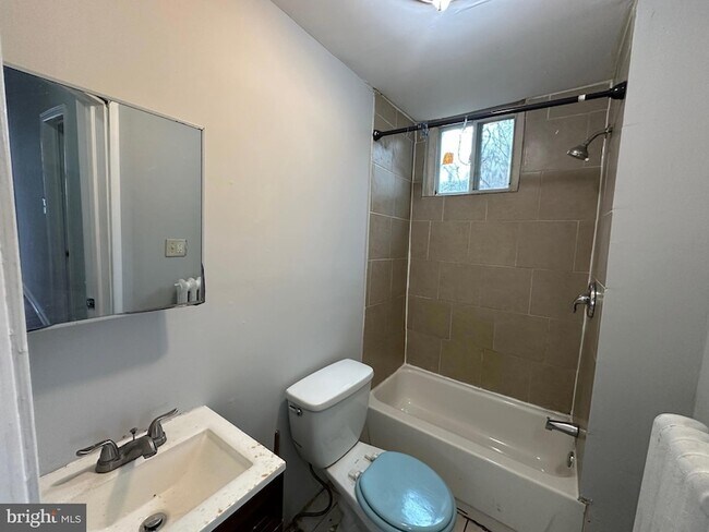 Building Photo - 4513 N Colorado St