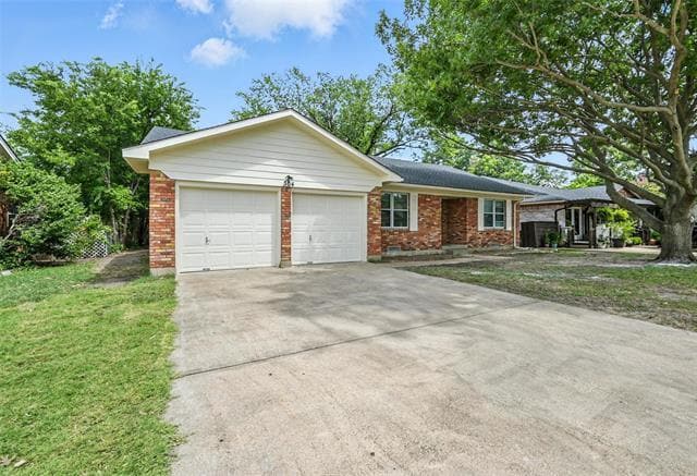Building Photo - 304 N Bonham Dr