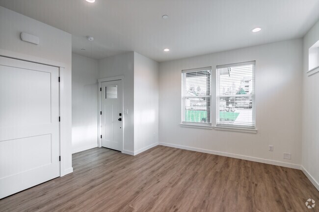 3BR, 2.5BA - 1,553SF - Living Room - City Apartments