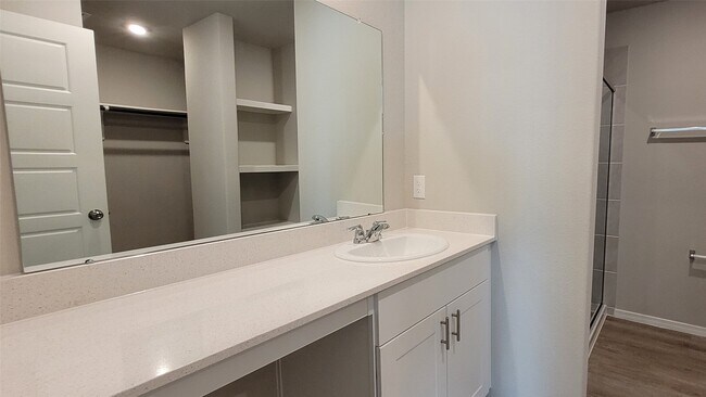 Building Photo - 526 Dalloway St