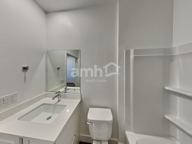 Building Photo - 9629 Harkes Dr
