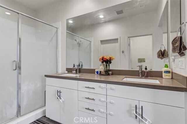 Building Photo - 30 Finch