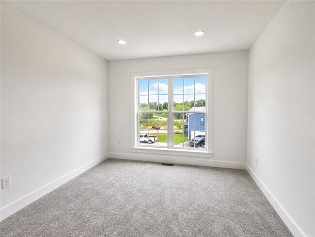 Building Photo - 307 Palisade Wy