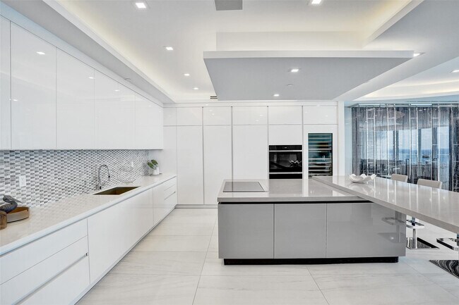 Building Photo - 701 N Fort Lauderdale Beach Blvd