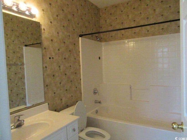 Building Photo - 601 Hillside Dr