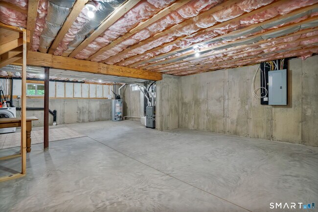Building Photo - 204 Mountain Rd
