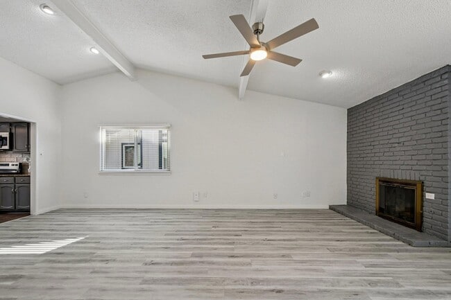 Building Photo - 9424 Singing Quail Dr