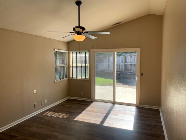 Building Photo - 203 Legacy Ln