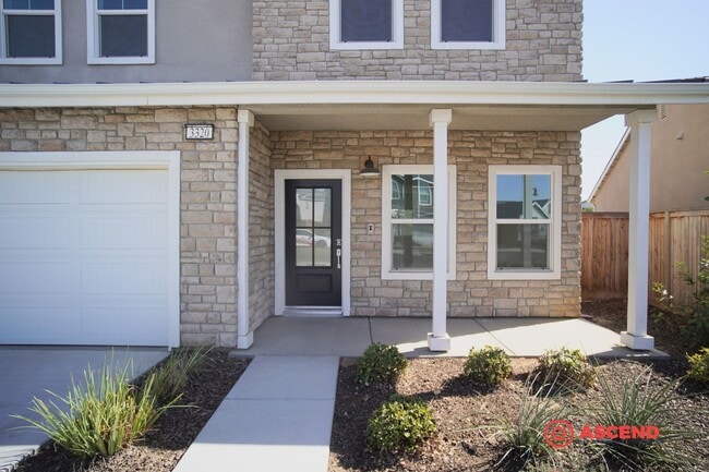 Building Photo - Stunning Home in Gossamer Grove!