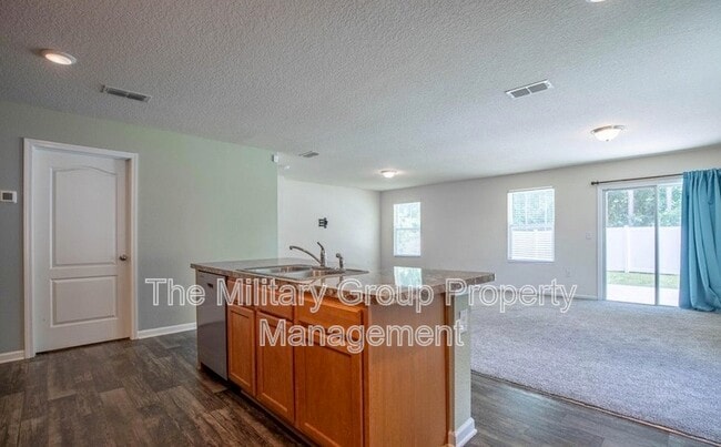 Building Photo - 6914 Sandle Dr