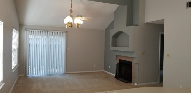 Building Photo - 3026 Yorktown Cir