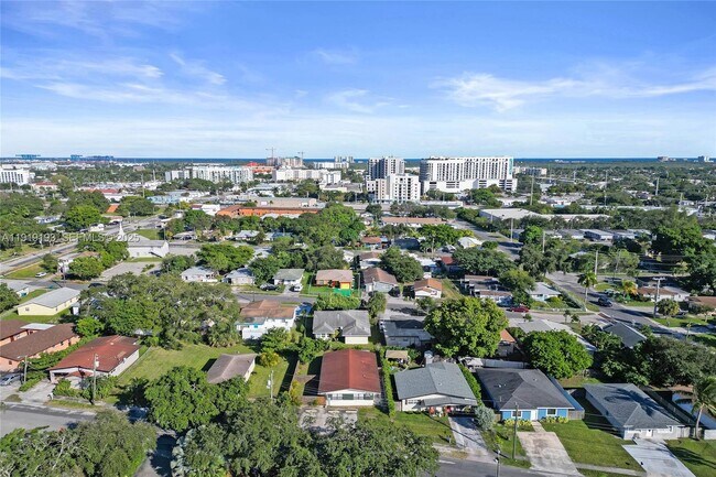 Building Photo - 29 SW 8th Ave