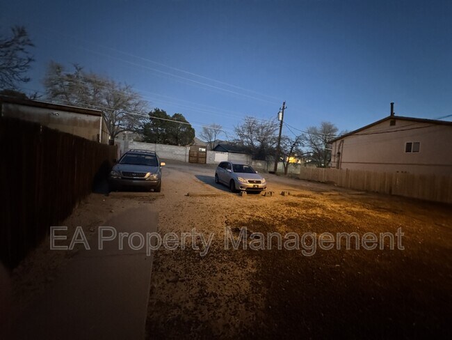 Building Photo - 1212 Chelwood Park Blvd NE