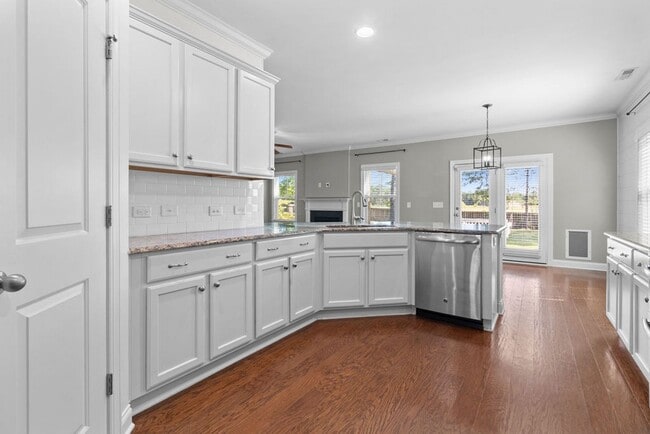 Building Photo - 4 Bedroom in Mimosa Bay with BONUS and BOA...