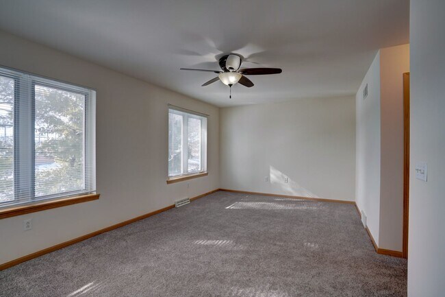 Building Photo - 6101-6103