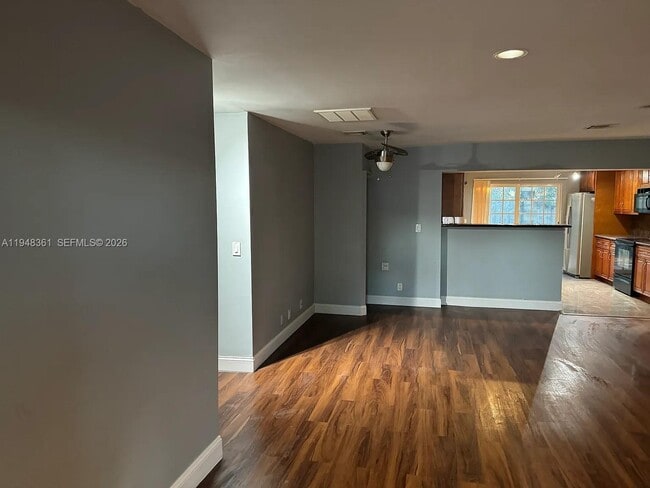 Building Photo - 812 SE 14th Ct