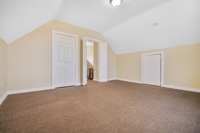Building Photo - 94 Rockland St