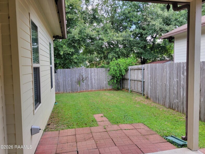 Building Photo - 405 Summerland Key Ln