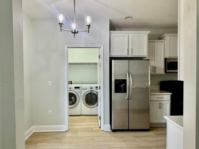Building Photo - 902 Cocobolo Dr