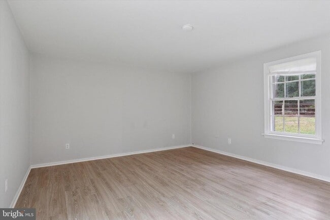 Building Photo - 310 Pine Tree Rd
