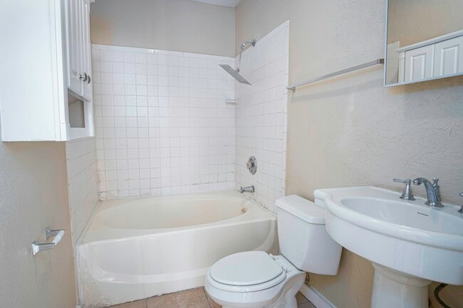 Building Photo - 717 N Colorado St