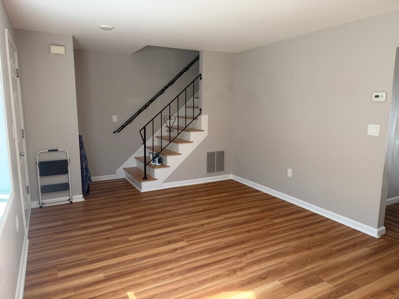 Building Photo - 51 Birchwood Dr