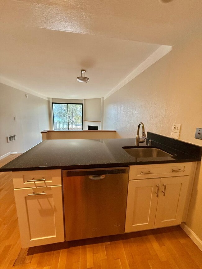 Building Photo - 503 Seaver Dr