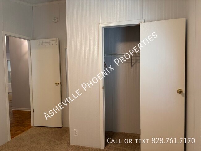 Building Photo - 3 Double Oaks Dr