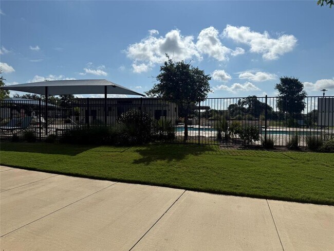 Building Photo - 2205 Arendale Dr