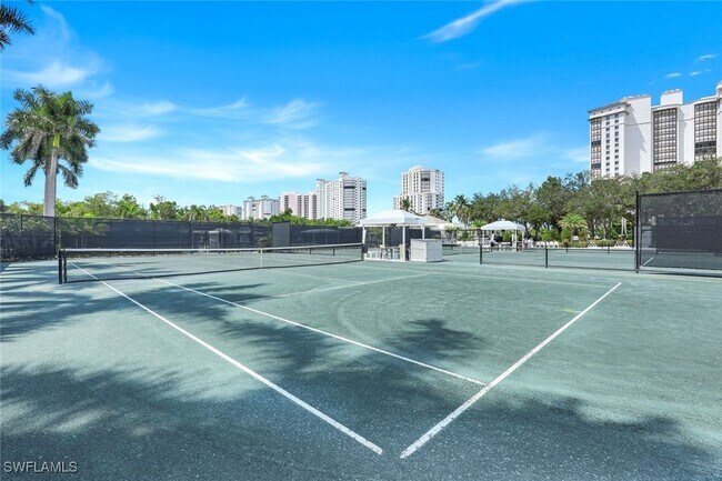 Building Photo - 8720 Bay Colony Dr