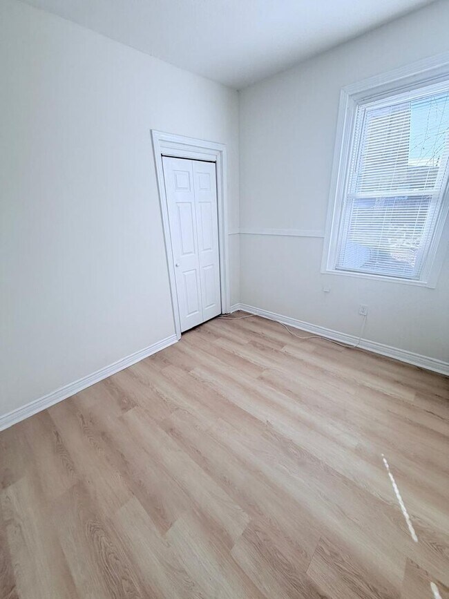 Building Photo - 2604 W 27th St