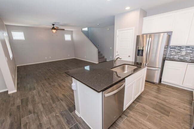 Building Photo - Beautiful 2-Story Home, 5 Bedroom, 3 Full ...