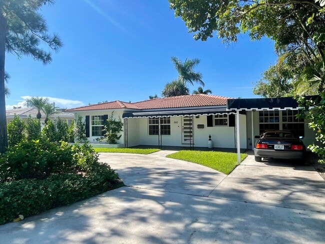 Building Photo - 360 Alhambra Pl